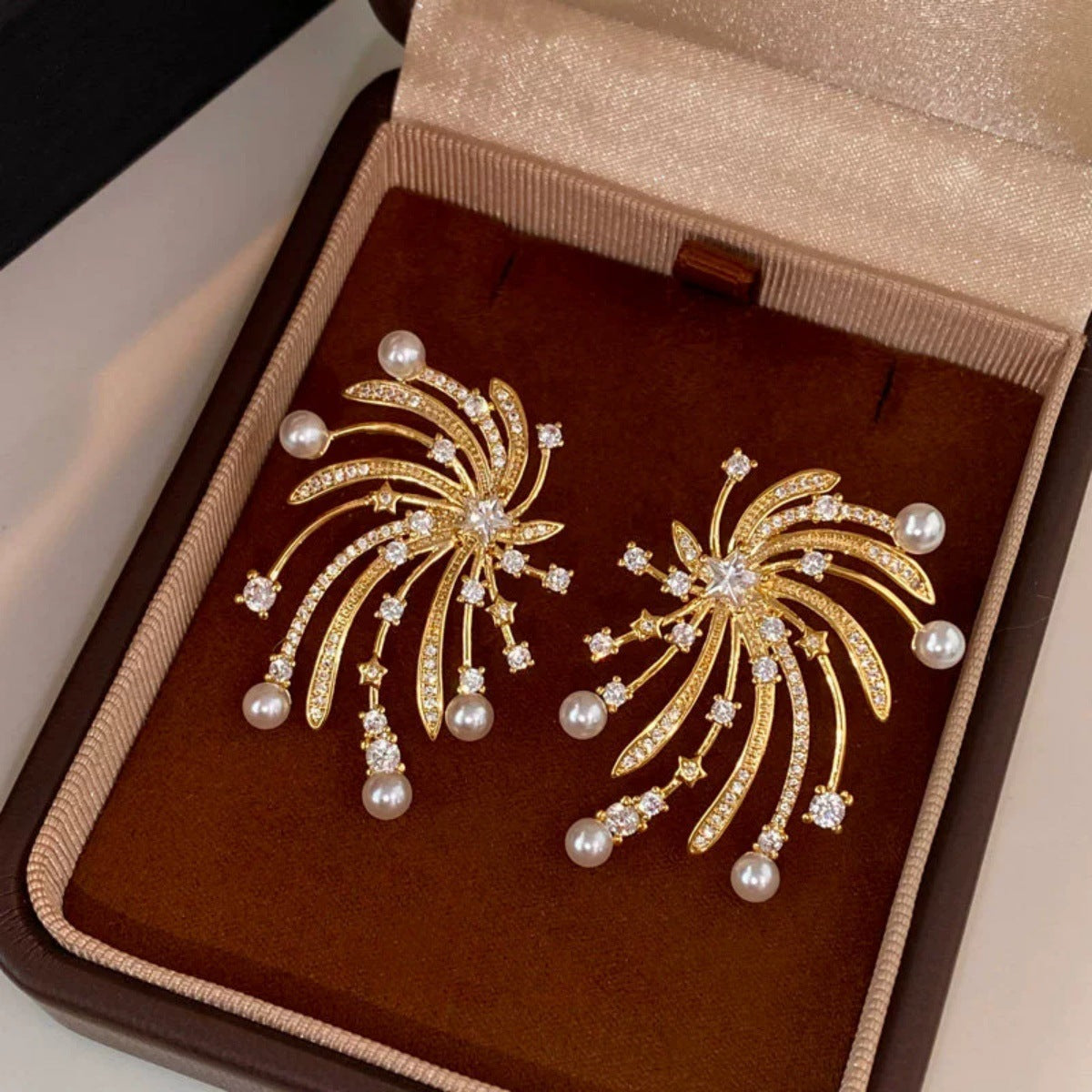 High-end Statement-making Pearl Earrings